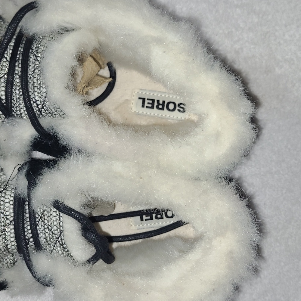 Sorel Out n About Moccasins Black Suede Faux Fur Trim Women's Size 7.5 - Picture 6 of 8